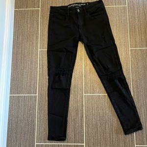 Black skinny jeans with rips in the knee